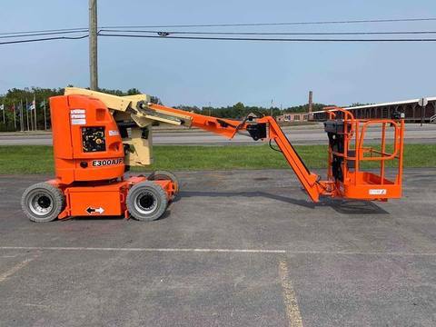 2012 JLG E300AJ