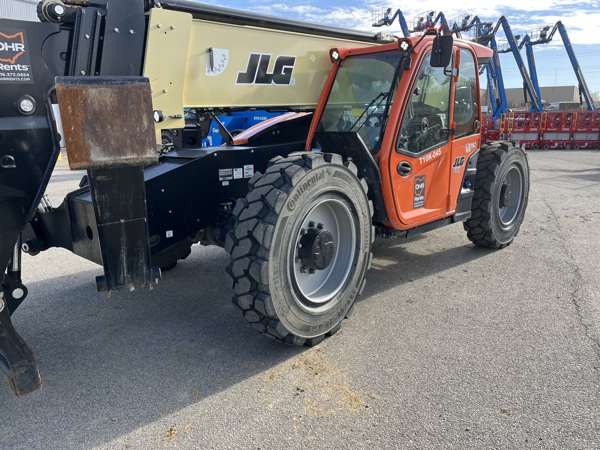 2022 JLG 1055