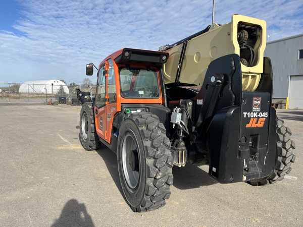 2022 JLG 1055