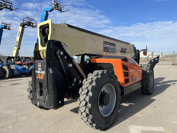 2022 JLG 1055