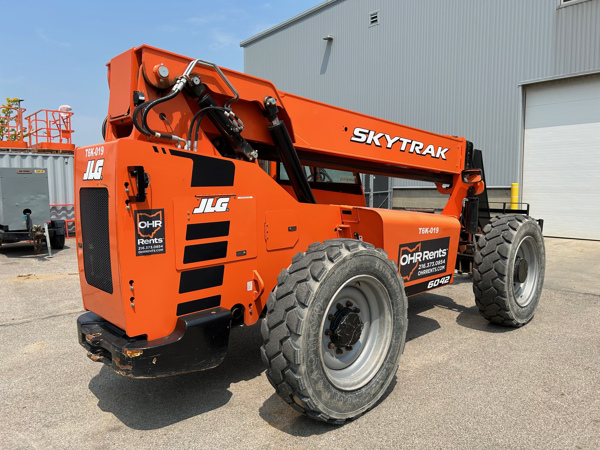 2019 SkyTrak 6042