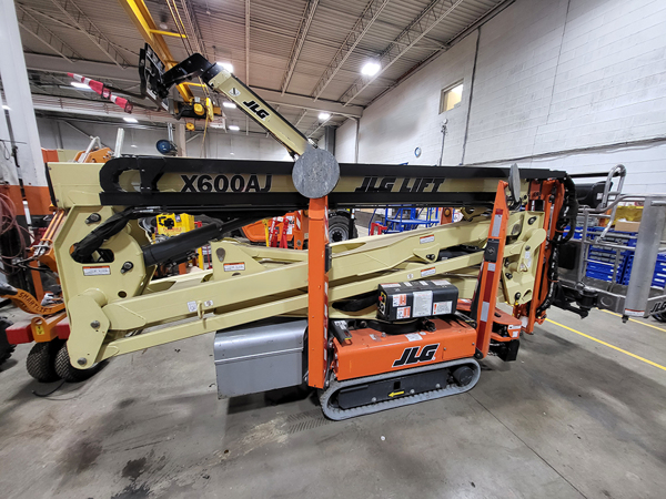 2019 JLG X600AJ