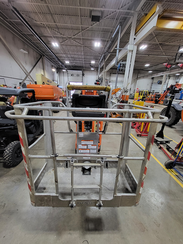 2019 JLG X600AJ