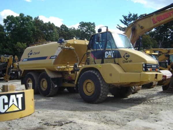 2010 CAT 725