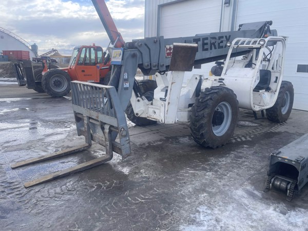 2005 Terex TH1056C 