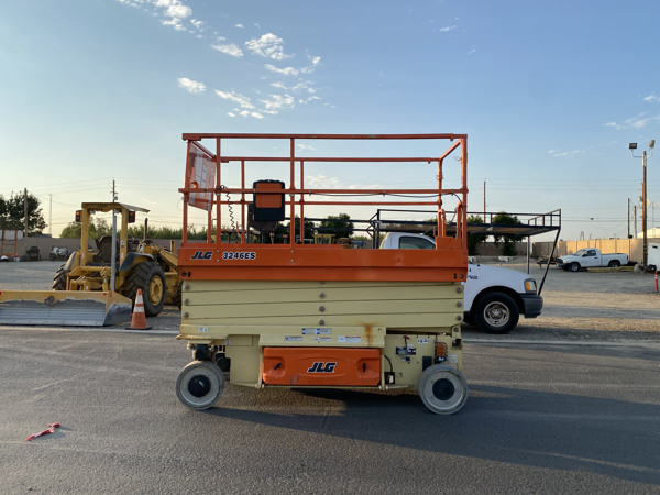 2017 JLG 3246ES