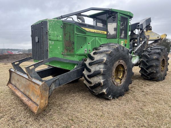 2017 John Deere 748L