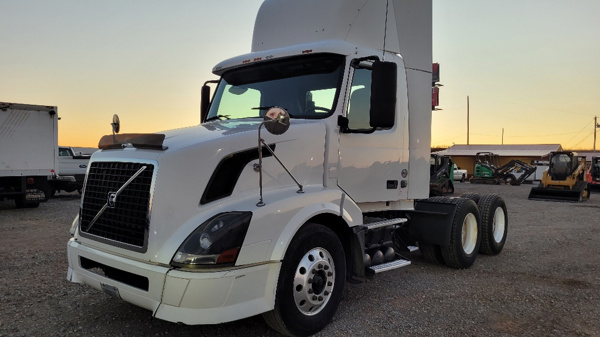 2010 Volvo VNL