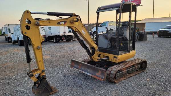 2014 CAT 302.7D