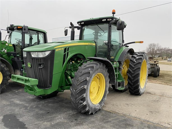 2013 John Deere 8260R