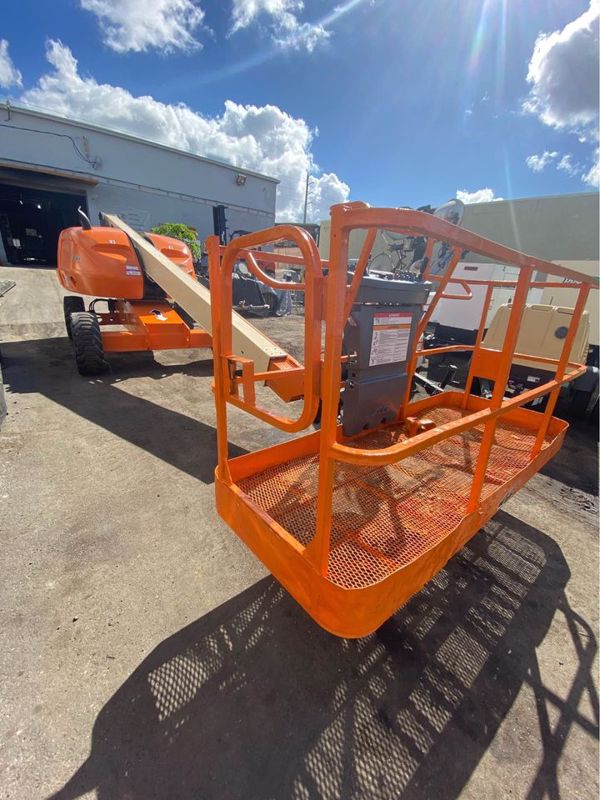 2014 JLG 400S