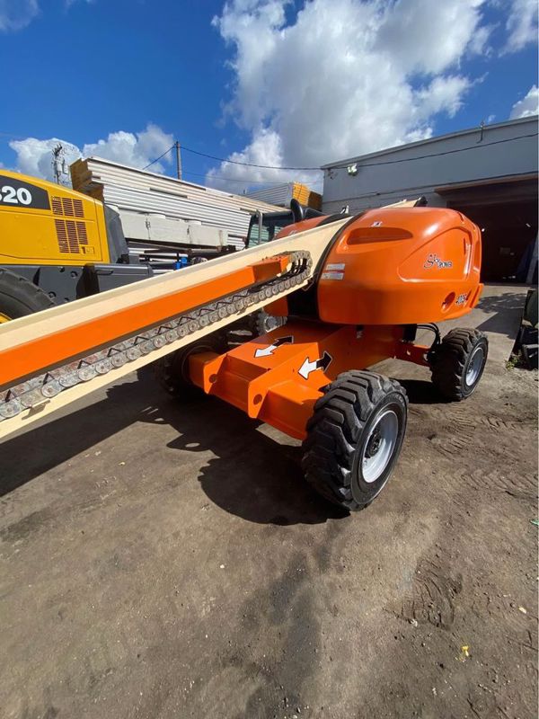 2014 JLG 400S