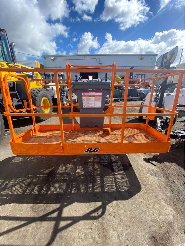 2014 JLG 400S