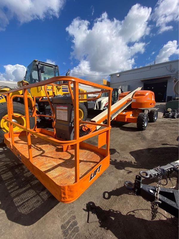 2014 JLG 400S