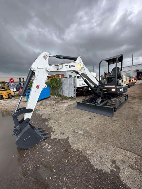 2016 Bobcat E42