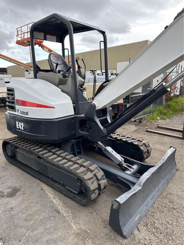 2016 Bobcat E42