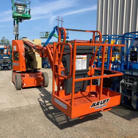 2015 JLG E300AJP