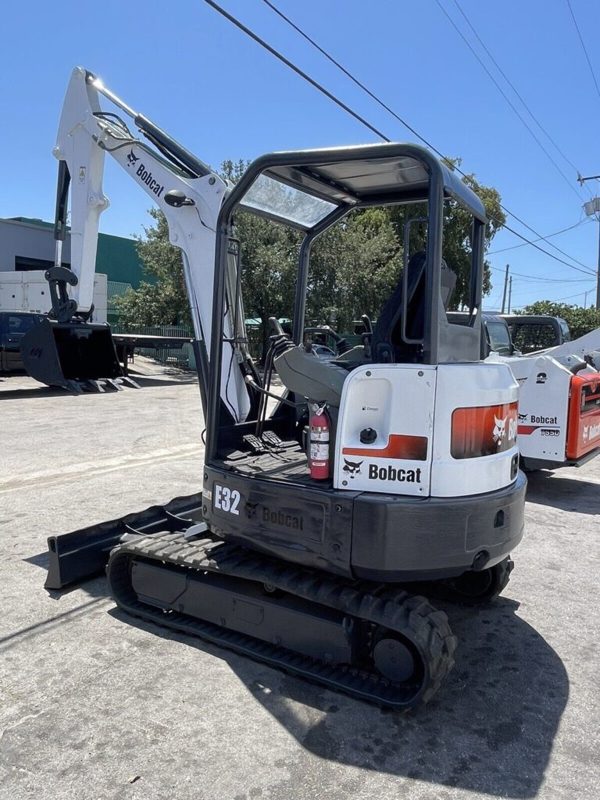 2016 Bobcat E32i 