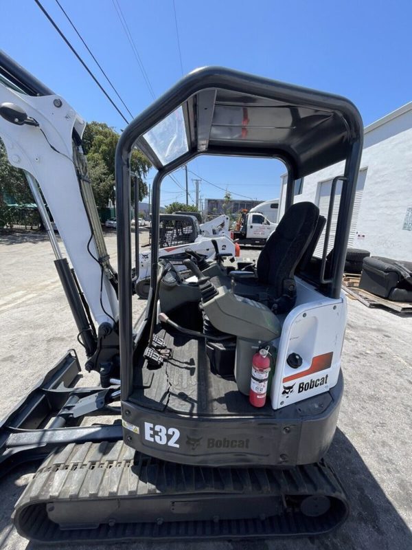 2016 Bobcat E32i 