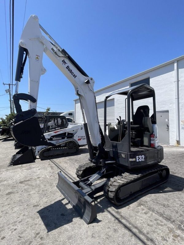 2016 Bobcat E32i 