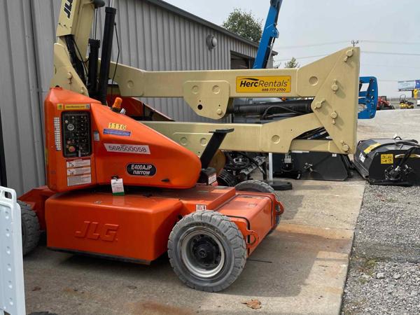 2009 JLG E400AJPN