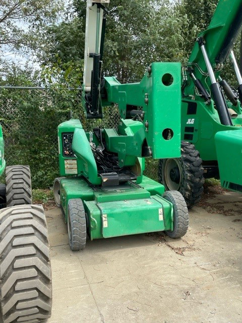 2014 JLG E400AN