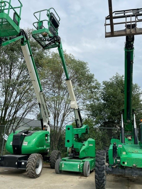 2014 JLG E400AN