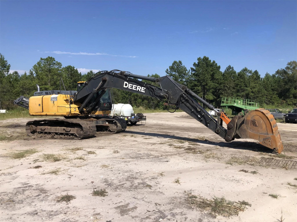 2015 John Deere 250GLC