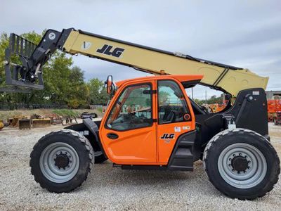 2023 JLG 742