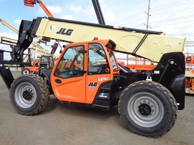 2019 JLG 1055