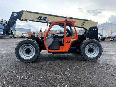 2022 JLG 742