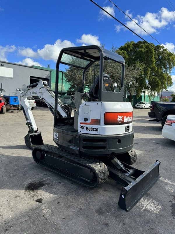 2014 Bobcat E32