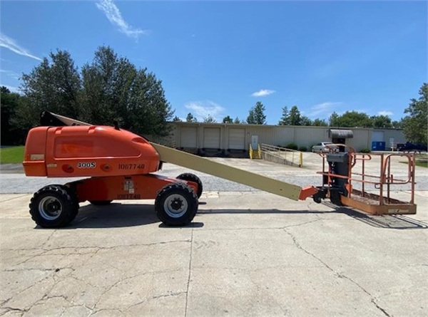 2013 JLG 400S