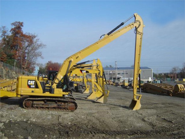 2017 CAT 320