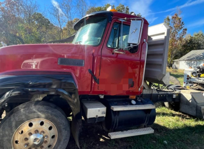 2001 Mack CH613