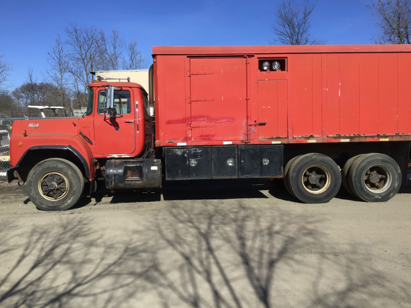 1994 Mack RB690S