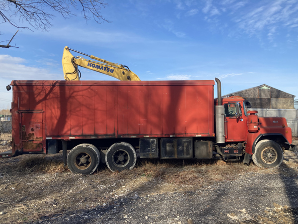 1994 Mack RB690S