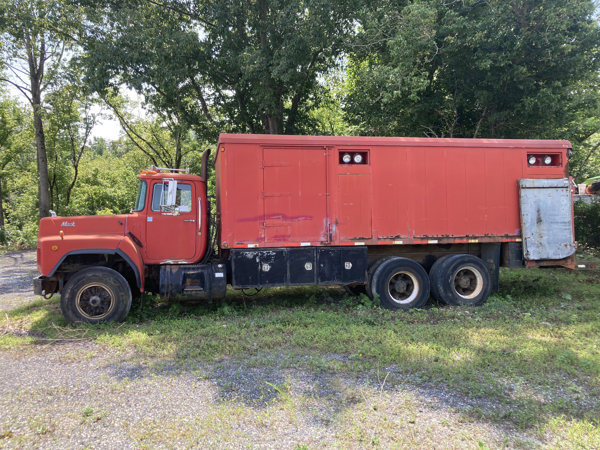 1994 Mack RB690S