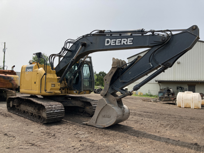 2020 John Deere 245G LC