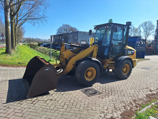 2016 CAT 908M