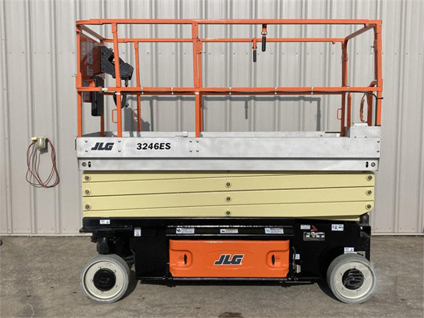 2022 JLG 3246ES