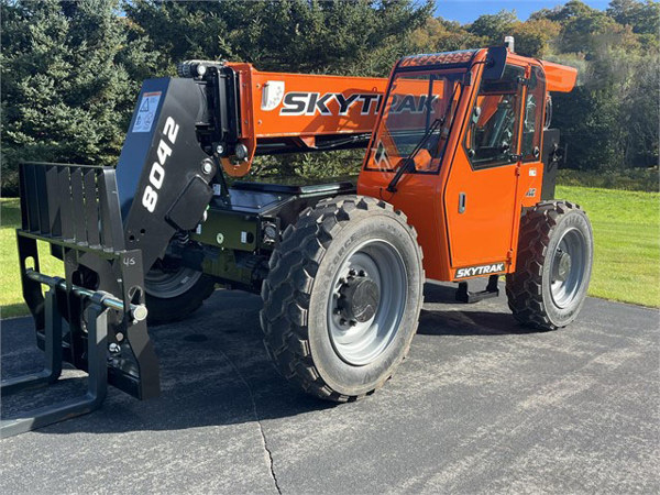 2023 SkyTrak 8042