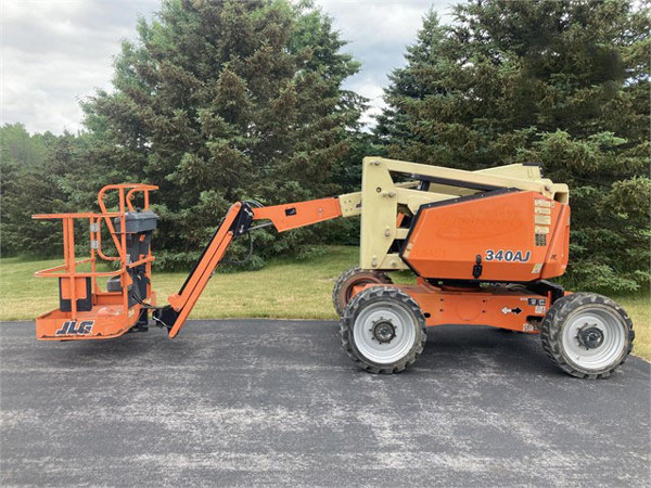 2017 JLG 340AJ