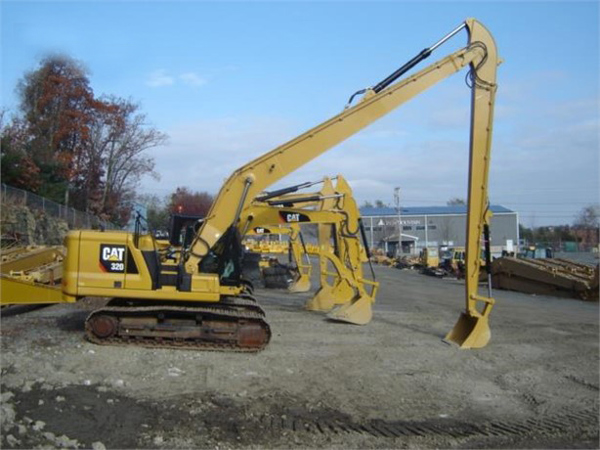 2014 CAT 320