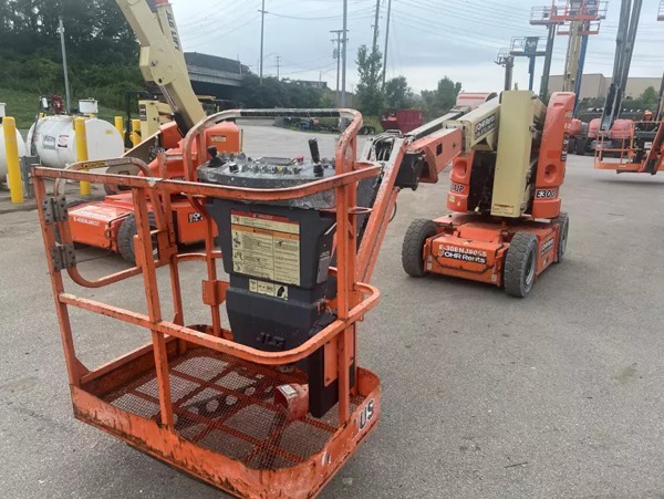 2012 JLG E300AJP