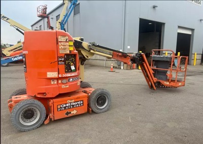 2012 JLG E300AJP