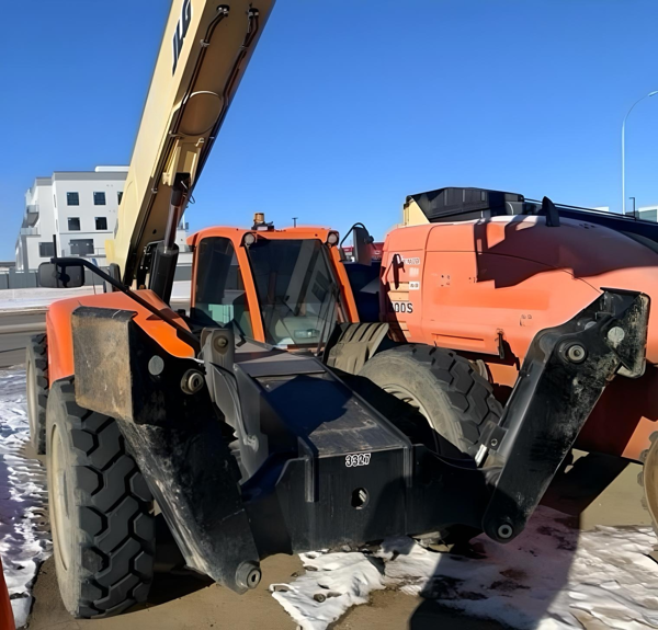 2023 JLG 1055