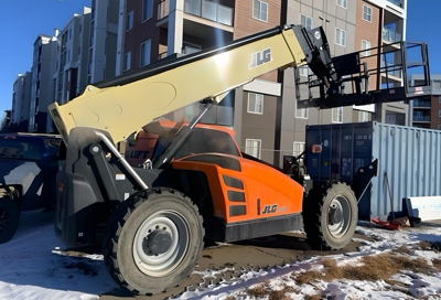 2023 JLG 1055