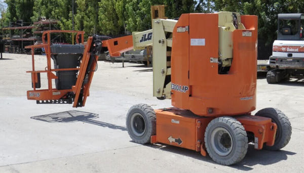 2018 JLG E300AJP