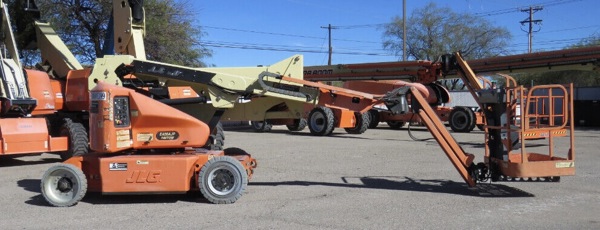 2012 JLG E400AJPN